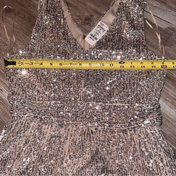 Nwt Women's DRAPER JAMES RSV V-Neck Sequin Dress
by DRAPER JAMES RSVP SZ 8 - Picture 12 of 16